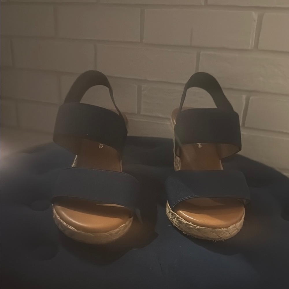 Andre Assous Navy Sandals Minimalist Design